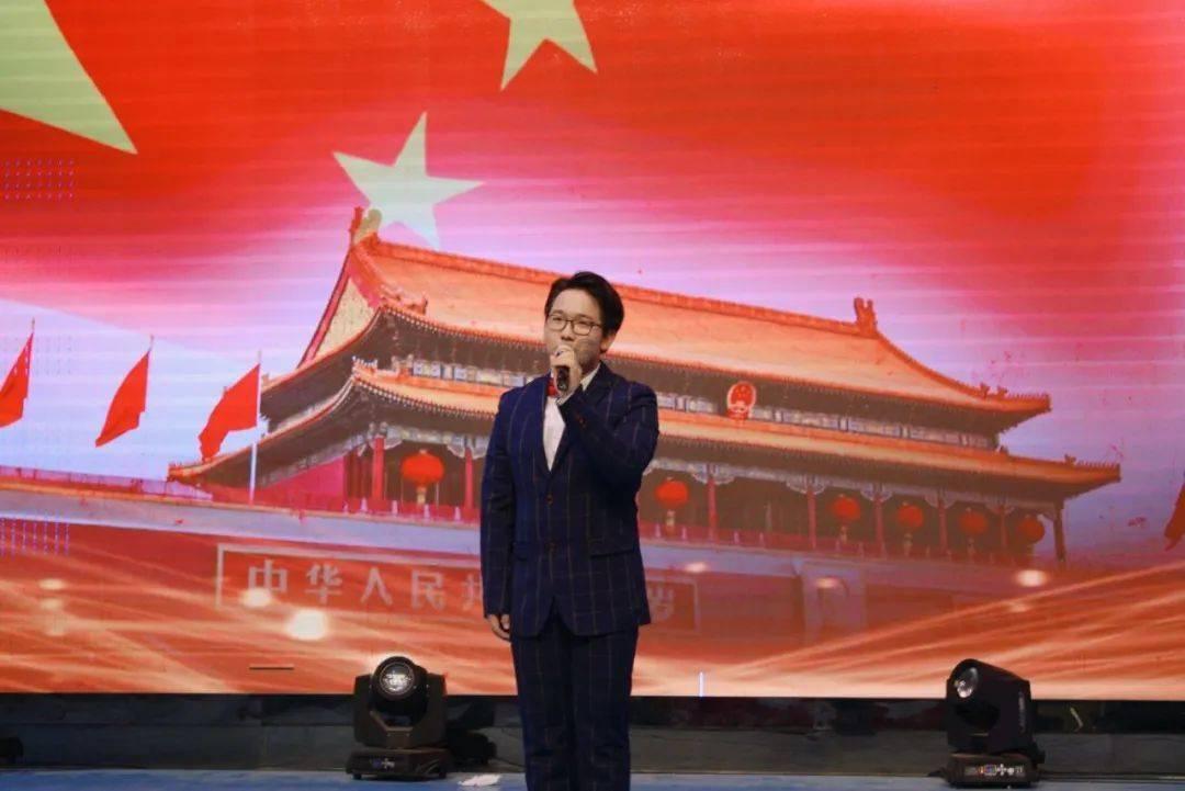 红色盒子小人